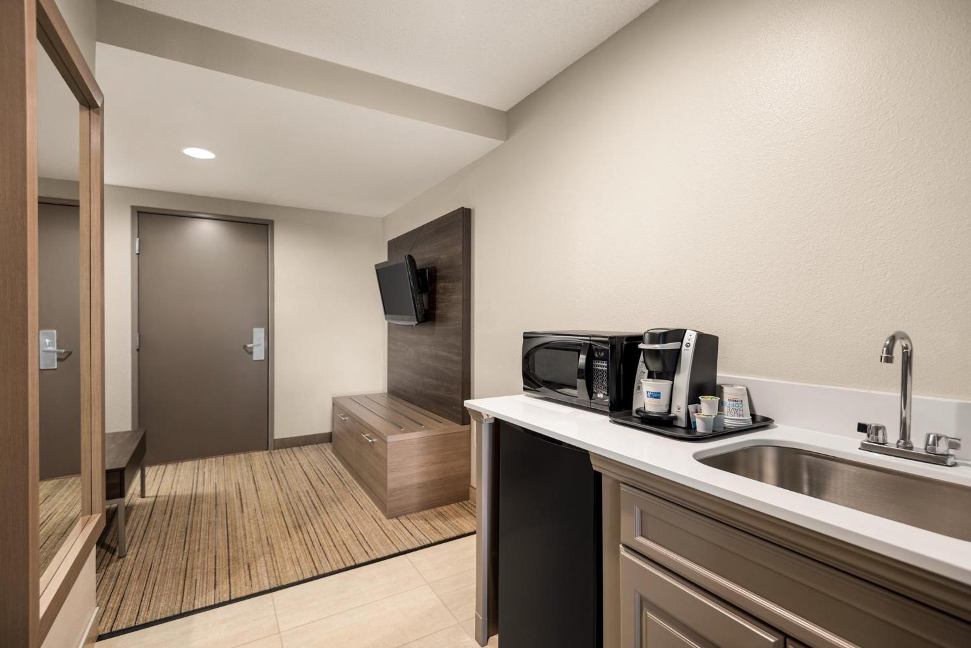 Holiday Inn Express Hotel & Suites Fredericksburg By Ihg Zewnętrze zdjęcie