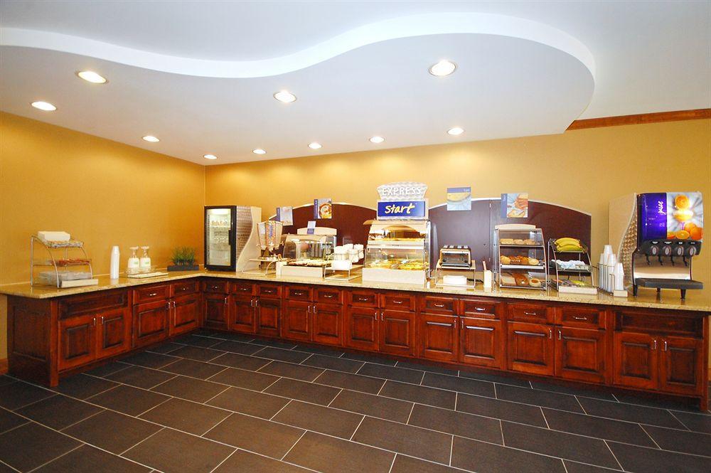 Holiday Inn Express Hotel & Suites Fredericksburg By Ihg Zewnętrze zdjęcie
